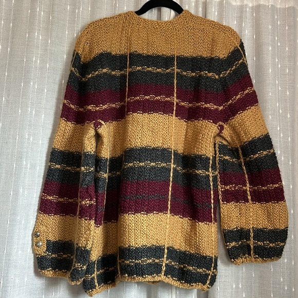 Plain Sweater with gold button detail - Picture 3 of 5